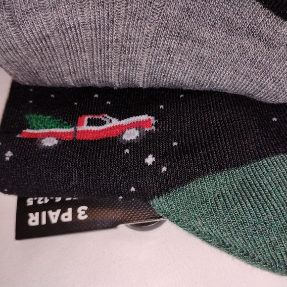 Gold Toe MEN'S Soft Comfy Crew Socks, 3 Pair. Christmas Dogs, Solid Gray, Trucks - Picture 5 of 7